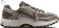 Кроссовки подростковые Nike VOMERO 5 (GS) коричневые HF6998-200