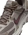 Кроссовки подростковые Nike VOMERO 5 (GS) коричневые HF6998-200