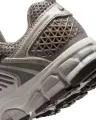 Кроссовки подростковые Nike VOMERO 5 (GS) коричневые HF6998-200