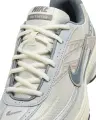 Кросівки бігові Nike INITIATOR бежево-сірі HQ1179-001