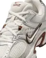 Кроссовки женские Nike V5 RNR бежево-серебряно-коричневые HQ7901-102