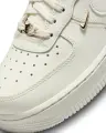 Кросівки жіночі Nike AIR FORCE 1 '07 LX молочні FV3654-111