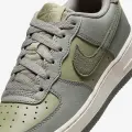 Кросівки підліткові Nike AIR FORCE 1 LV8 (GS) оливково-сірі FQ6948-001