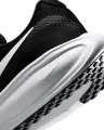 Кросівки бігові Nike REVOLUTION 8 EXTRA WIDE чорно-білі HQ1996-001