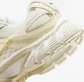 Кросівки жіночі Nike V5 RNR SE жовто-білі IO0464-101