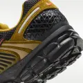 Кросівки Nike ZOOM VOMERO 5 PREMIUM оливково-чорно-червоні IH1344-300