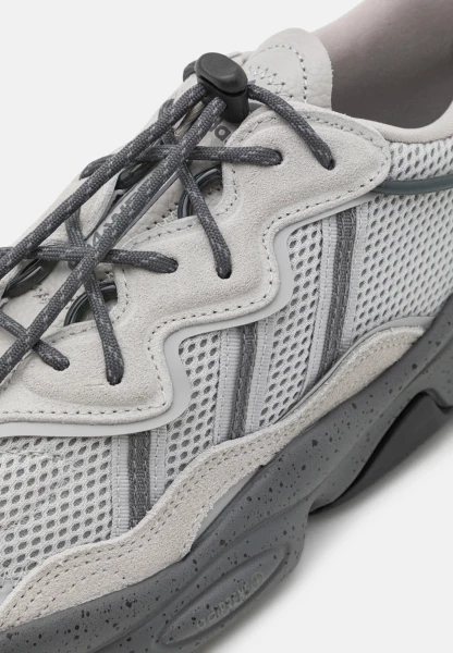 Кроссовки Adidas OZWEEGO серые IG3564