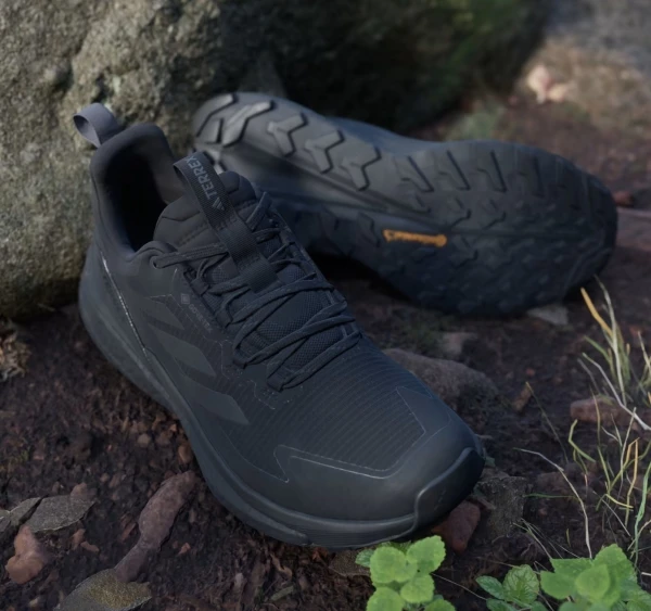 Кроссовки для хайкинга женские Adidas TERREX FREE HIKER 2.0 LOW GORE-TEX черные IE7657