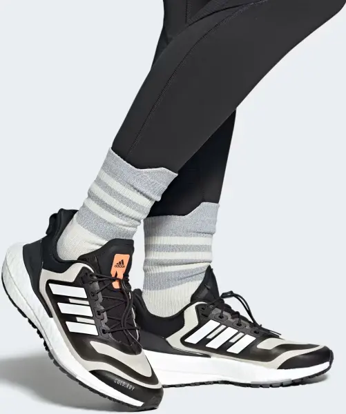 Кросівки бігові жіночі Adidas ULTRABOOST 22 COLD.RDY 2.0 чорно-бежево-білі GX6735