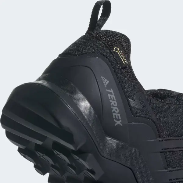 Кроссовки для хайкинга Adidas TERREX SWIFT R2 GORE-TEX черные CM7492