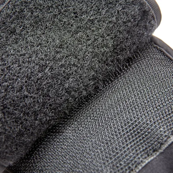 Утяжелители для лодыжки/запястья Adidas ANKLE/WRIST WEIGHTS черно-салатовые (2 х 0.5 кг) ADWT-12320-NL