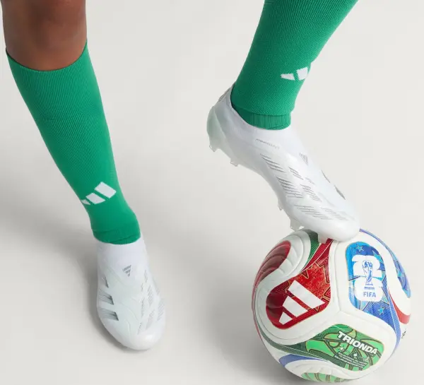 Футбольний м'яч Adidas FIFA WORLD CUP 26 TRIONDA PRO біло-червоно-зелено-синій Розмір 5 JD8021