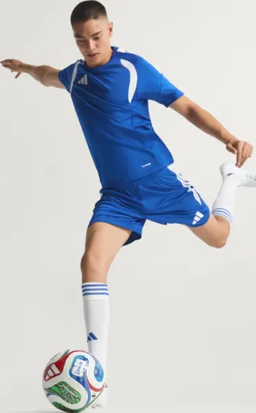 Футбольний м'яч Adidas FIFA WORLD CUP 26 TRIONDA PRO біло-червоно-зелено-синій Розмір 5 JD8021