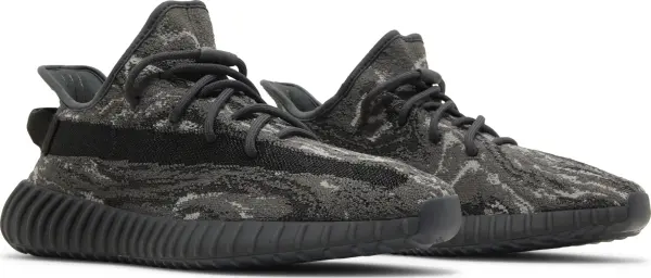Кроссовки Adidas YEEZY BOOST 350 V2 темно-серо-черные ID4811