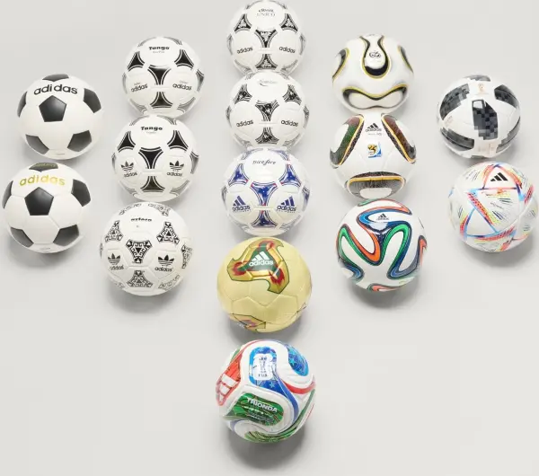 Набір футбольних м'ячів сувенірних Adidas FIFA WORLD CUP 26 HISTORICAL MINI BALL SET різнокольоровий JN2093