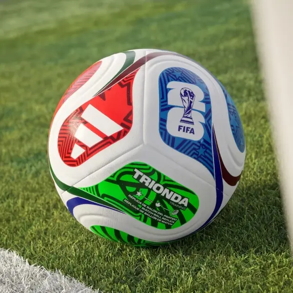 Футбольний м'яч Adidas FIFA WORLD CUP 26 TRIONDA TRAINING біло-червоно-зелено-синій Розмір 3 JD8032