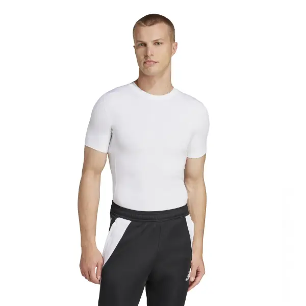 Компрессионная футболка Adidas TECHFIT белая JP4675