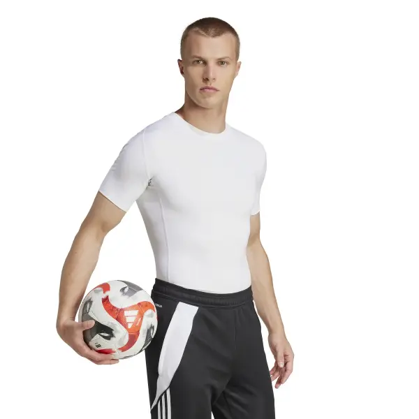 Компрессионная футболка Adidas TECHFIT белая JP4675