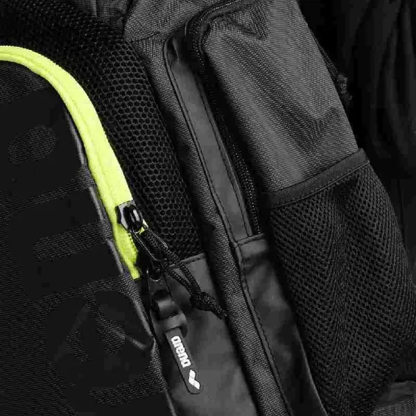 Рюкзак Arena SPIKY III BACKPACK 35L черно-лимонный 005597-101