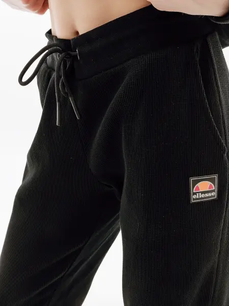 Спортивные штаны женские Ellesse LORINA черные SRR17808-011