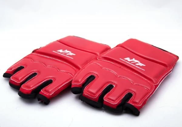 Накладки (рукавички) для тхеквондо Europaw червоні europaw593