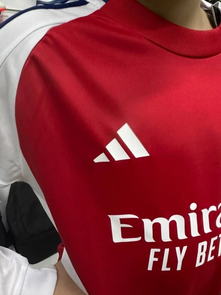 Футбольная форма с длинным рукавом детская Арсенал (Arsenal) 2024-2025 домашняя красно-бело-синяя F0003