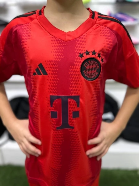 Футбольна форма дитяча Баварія (Bayern Munich) 2024-2025 домашня червоно-чорна F0006