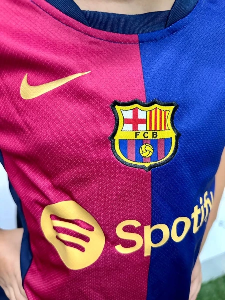 Футбольна форма дитяча Барселона (Barcelona) 2024-2025 домашня темно-синьо-червона F0009
