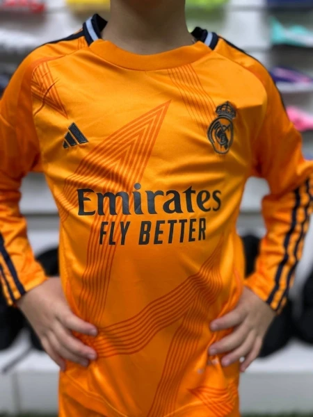 Футбольна форма з довгим рукавом дитяча Реал Мадрид (Real Madrid) 2024-2025 виїзна помаранчева чорна F0035