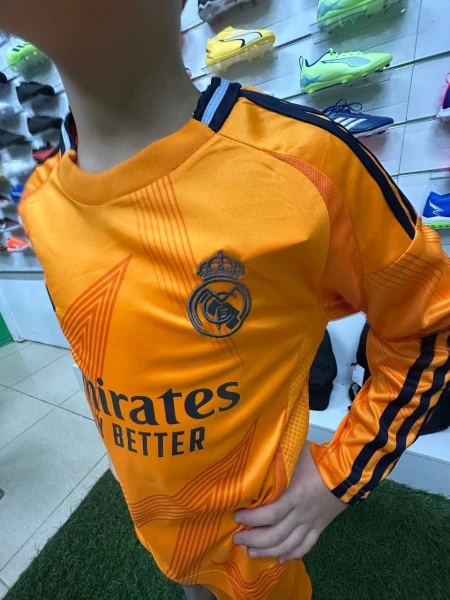 Футбольна форма з довгим рукавом дитяча Реал Мадрид (Real Madrid) 2024-2025 виїзна помаранчева чорна F0035