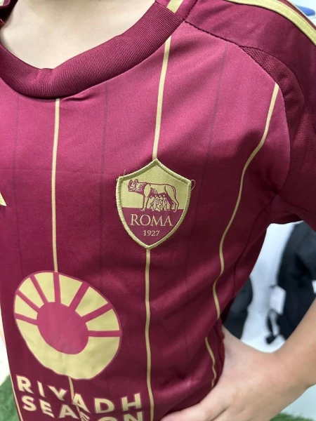 Футбольна форма дитяча Рома (Roma) 2024-2025 домашня бордово-золота F0038