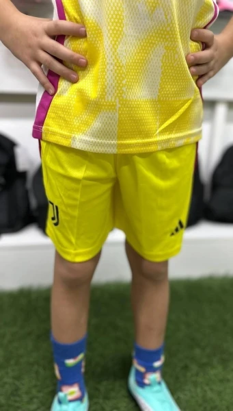 Футбольна форма дитяча Ювентус (Juventus) 2024-2025 виїзна жовто-біла F0040