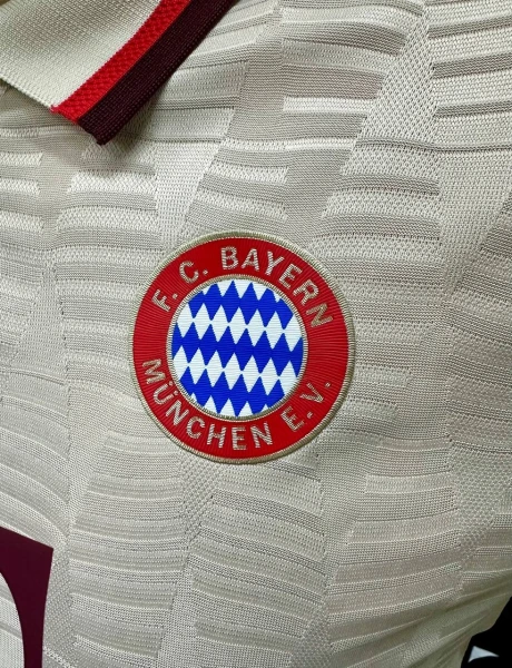 Футболка Бавария (Bayern Munich) 2024-2025 резервная бежево-красная F0049