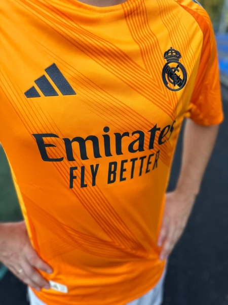 Футболка Реал Мадрид (Real Madrid) 2024-2025 виїзна помаранчево-чорна F0058