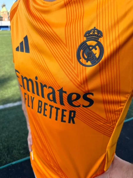 Футболка Реал Мадрид (Real Madrid) 2024-2025 виїзна помаранчево-чорна F0058
