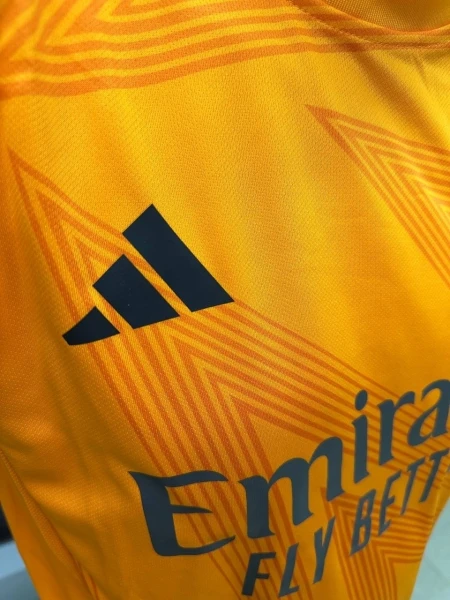 Футбольна форма Реал Мадрид (Real Madrid) 2024-2025 виїзна помаранчево-чорна F0085