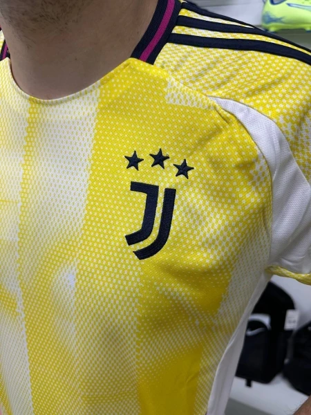 Футбольная форма Ювентус (Juventus) 2024-2025 выездная желто-белая F0096