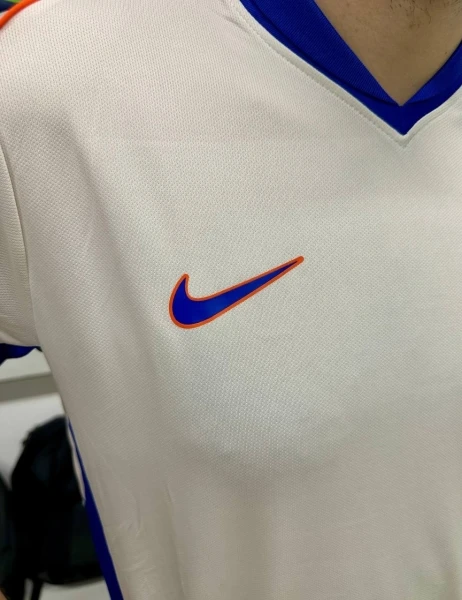 Футбольна форма Челсі (Chelsea) 2024/2025 виїзна бежево-синьо-помаранчева F0124