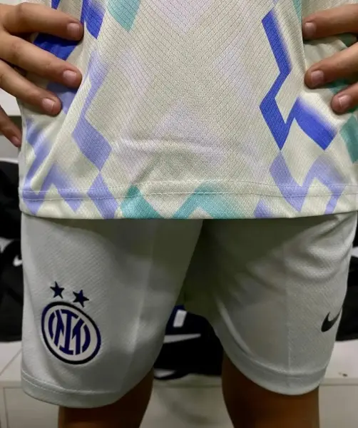 Футбольная форма детская Интер (Inter Milan) 2025-2026 выездная бело-бирюзово-синяя F0348