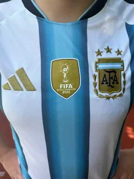 Футбольна форма збірної Аргентини 2026 Чемпіонат світу домашня біло-блакитно-чорна F0578