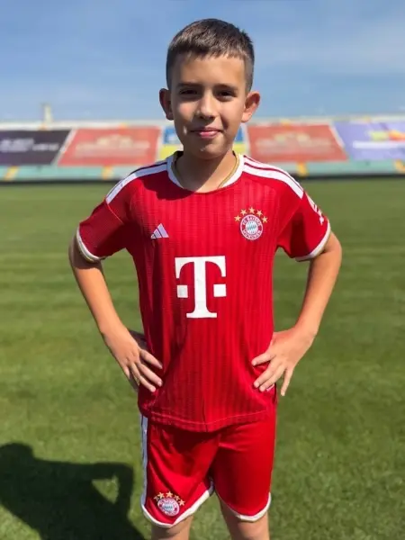Футбольная форма детская Бавария (Bayern Munich) 2026-2027 домашняя красно-белая F0636