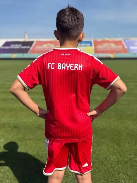 Футбольная форма детская Бавария (Bayern Munich) 2026-2027 домашняя красно-белая F0636