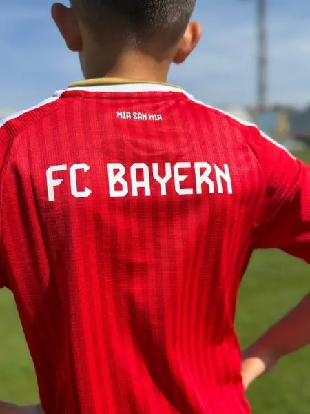 Футбольная форма детская Бавария (Bayern Munich) 2026-2027 домашняя красно-белая F0636