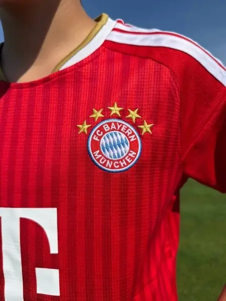 Футбольная форма детская Бавария (Bayern Munich) 2026-2027 домашняя красно-белая F0636