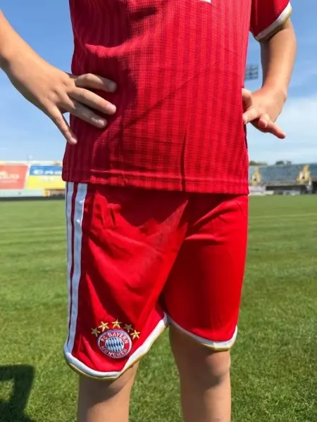 Футбольная форма детская Бавария (Bayern Munich) 2026-2027 домашняя красно-белая F0636