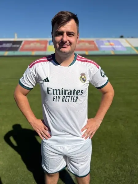Футбольная форма Реал Мадрид (Real Madrid) 2026-2027 домашняя бело-темно-зелено-розовая F0661
