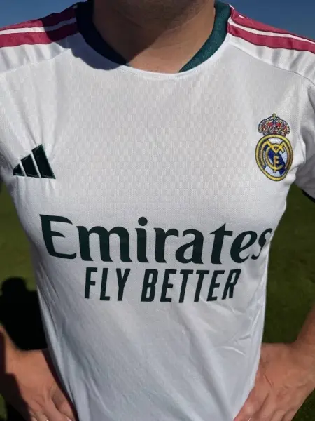 Футбольная форма Реал Мадрид (Real Madrid) 2026-2027 домашняя бело-темно-зелено-розовая F0661