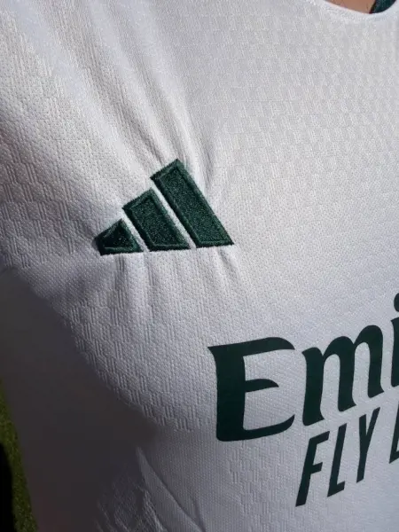 Футбольная форма Реал Мадрид (Real Madrid) 2026-2027 домашняя бело-темно-зелено-розовая F0661