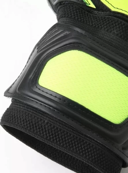 Вратарские перчатки Kelme ARQUERO черно-салатовые 8101ST5003.9010