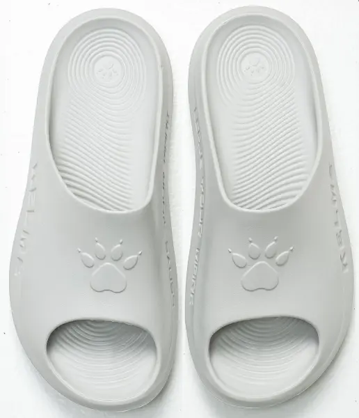 Шлепанцы Kelme светло-серые 8527LT5339.9202